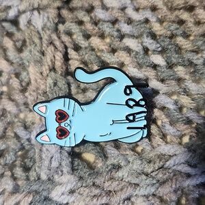 Enamel pin: 1989